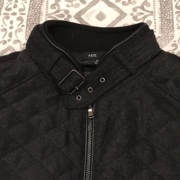 Warm and stylish vest - Picture 4 of 7